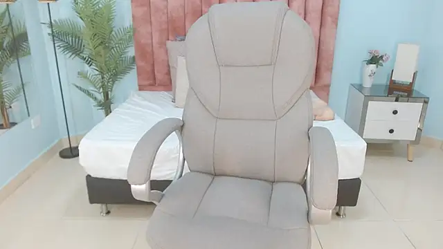 Snapshot of sussy_leon chatting on 20, 11, 2025 sussy leon online show from 20, 11, 2025