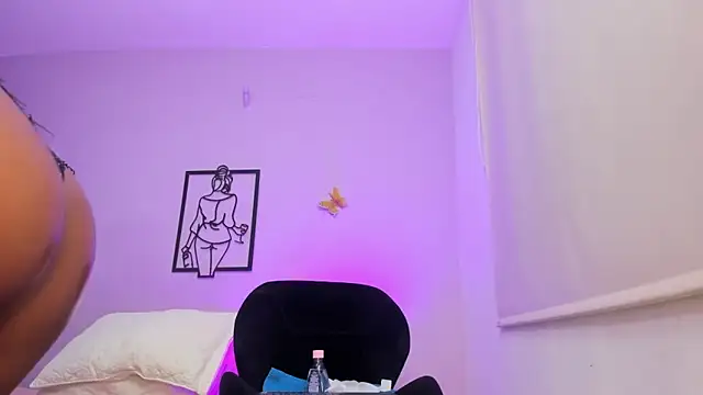 Snapshot of Allison-Bell1 chatting on 6, 11, 2025 Allison-Bell1 online show from 6, 11, 2025