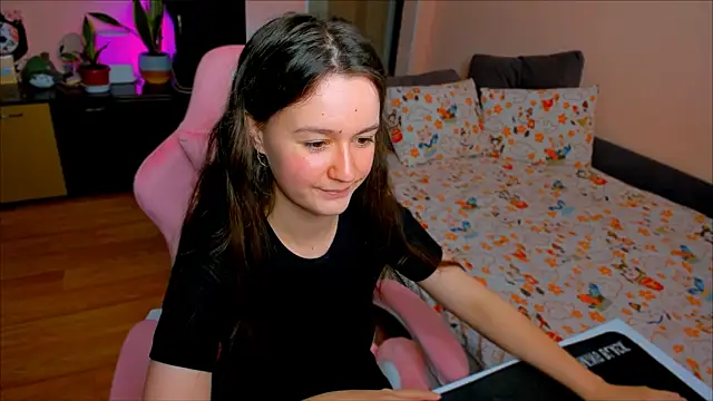 Snapshot of ameli_moon chatting on 11, 10, 2025 ameli moon online show from 11, 10, 2025