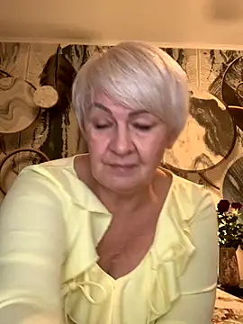 Laura Millf online show from 8, 11, 2025