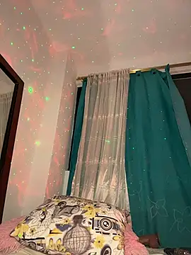 Snapshot of LunaGates chatting on 23, 10, 2025 LunaGates online show from 23, 10, 2025