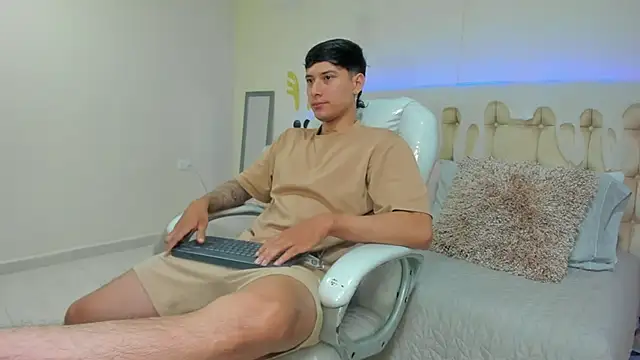 Damian23   online show from 3, 1, 2025