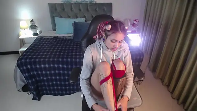 Kat cute  online show from 24, 12, 2024