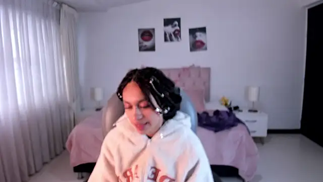 Kat cute  online show from 25, 1, 2025