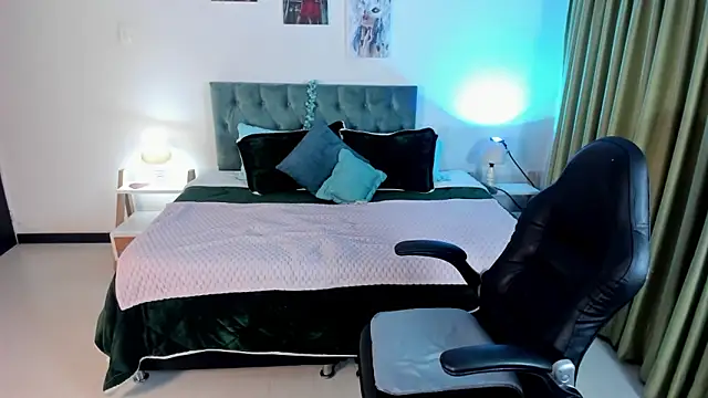 Kat cute  online show from 7, 3, 2025