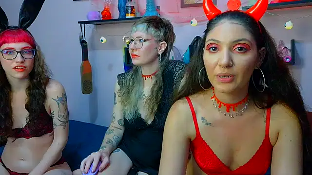 Snapshot of DianaSartori chatting on 30, 10, 2025 DianaSartori online show from 30, 10, 2025