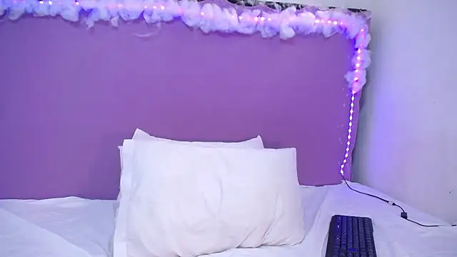 Amberhernandez online show from 9, 3, 2025