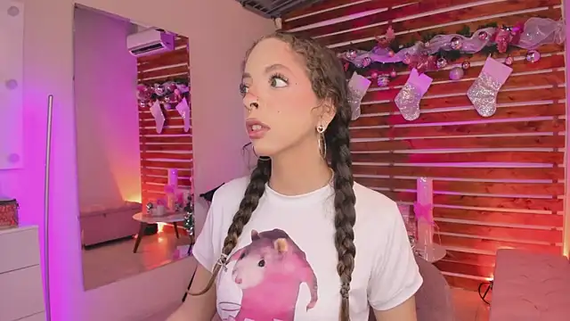 Sapphire Venuss online show from 13, 12, 2025