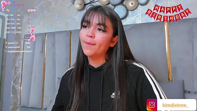 Snapshot of KimDevinne chatting on 4, 1, 2025 KimDevinne online show from 4, 1, 2025