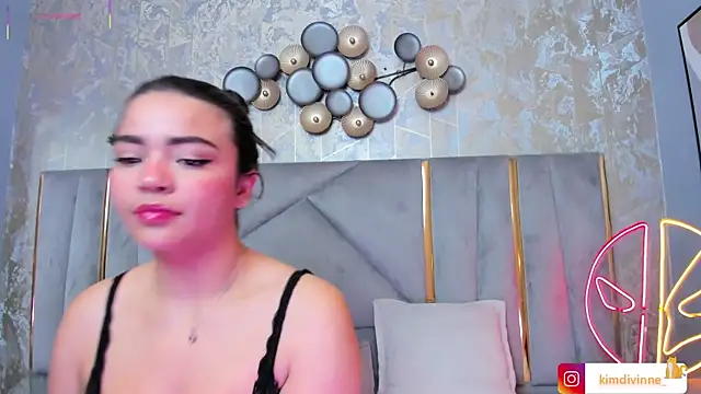 Snapshot of KimDevinne chatting on 27, 9, 2025 KimDevinne online show from 27, 9, 2025