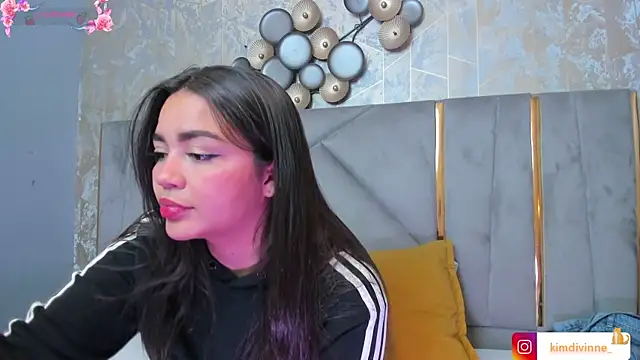 Snapshot of KimDevinne chatting on 13, 11, 2025 KimDevinne online show from 13, 11, 2025