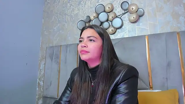 Snapshot of KimDevinne chatting on 23, 11, 2025 KimDevinne online show from 23, 11, 2025