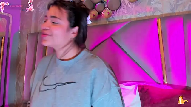 KimDevinne online show from 11, 2, 2026