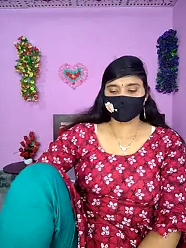 Snapshot of Hot_Maleka chatting on 8, 11, 2025 Hot Maleka online show from 8, 11, 2025