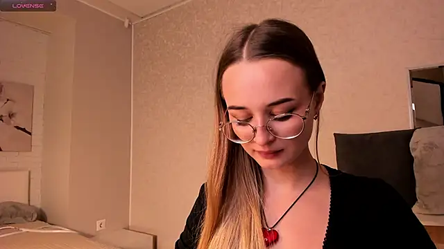 Snapshot of Tiffanyhunt chatting on 5, 11, 2025 Tiffanyhunt online show from 5, 11, 2025