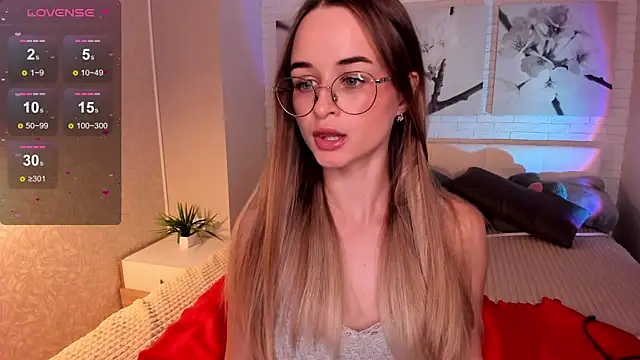 Snapshot of Tiffanyhunt chatting on 7, 11, 2025 Tiffanyhunt online show from 7, 11, 2025