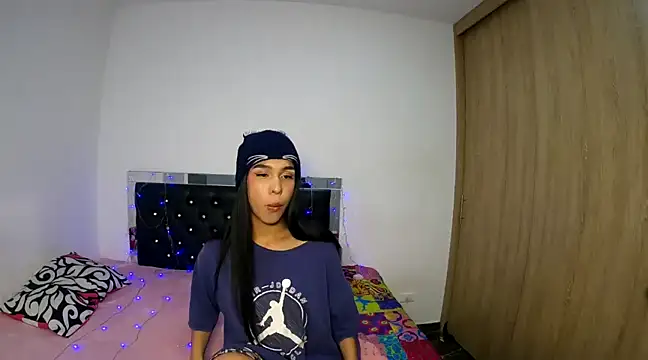 hot quenn online show from 2, 12, 2024