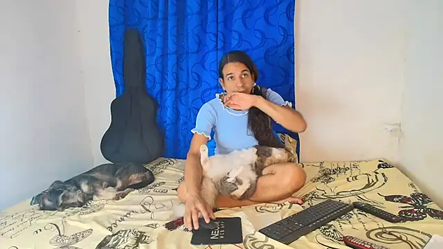 Oh Tique online show from 25, 11, 2025