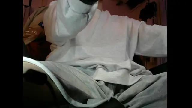 Snapshot of Ray175oo chatting on 5, 12, 2025 Ray175oo online show from 5, 12, 2025