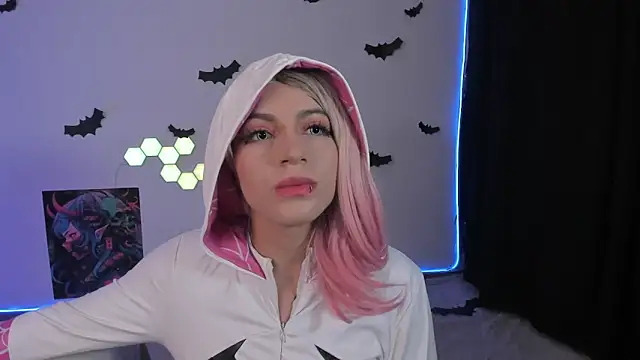 Snapshot of cyberzoe chatting on 15, 10, 2025 cyberzoe online show from 15, 10, 2025