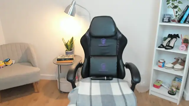  BellaEvans  online show from 18, 2, 2025