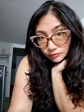 Snapshot of Mia_Ruiz chatting on 1, 2, 2025 Mia Ruiz online show from 1, 2, 2025