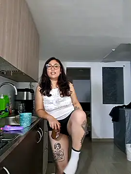 Snapshot of Mia_Ruiz chatting on 6, 3, 2025 Mia Ruiz online show from 6, 3, 2025