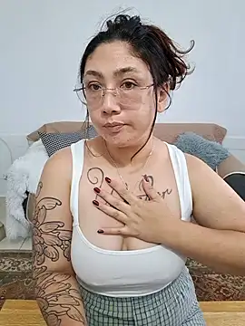 Snapshot of Mia_Ruiz chatting on 28, 9, 2025 Mia Ruiz online show from 28, 9, 2025