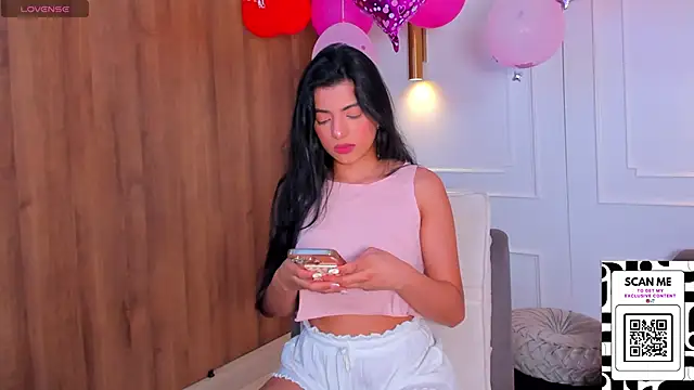 Snapshot of Chrishell_ chatting on 16, 2, 2025 Chrishell online show from 16, 2, 2025