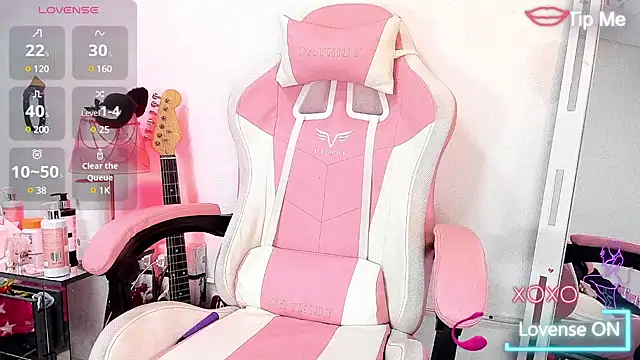 RoxaneEvans  online show from 17, 1, 2025