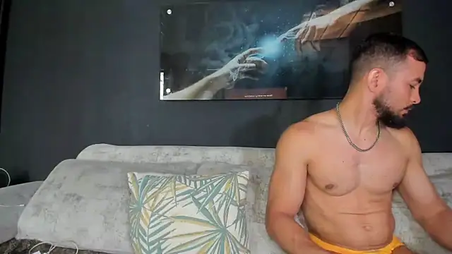Snapshot of Crhis_N_Derek chatting on 21, 3, 2025 Crhis N Derek online show from 21, 3, 2025
