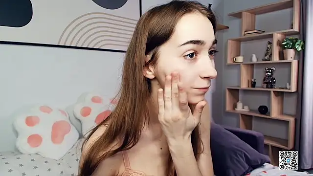 PollyBeev online show from 6, 10, 2025