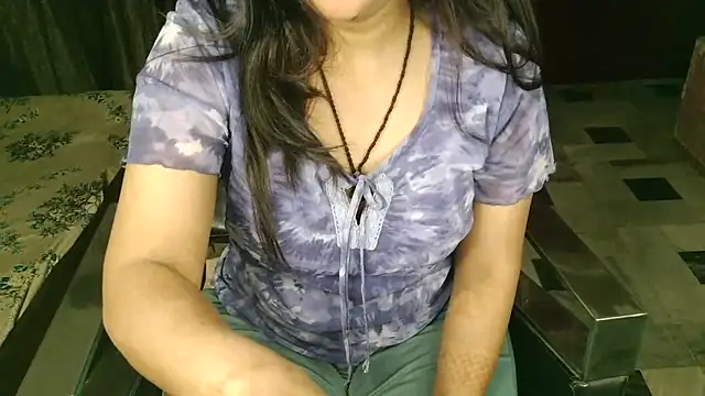 Snapshot of aarushi_sharmaa chatting on 17, 11, 2025 aarushi sharmaa online show from 17, 11, 2025