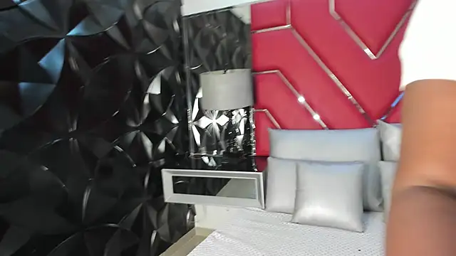 Snapshot of KeniaMuller chatting on 17, 10, 2025 KeniaMuller online show from 17, 10, 2025