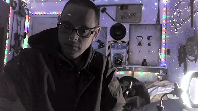 Snapshot of Buffshagswell chatting on 12, 1, 2026 Buffshagswell online show from 12, 1, 2026