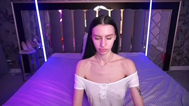 Snapshot of Snow_WhiteeeX chatting on 2, 3, 2026 Snow WhiteeeX online show from 2, 3, 2026