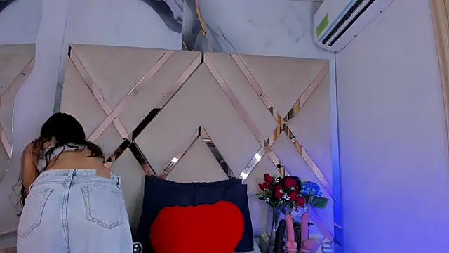 ninaht online show from 17, 10, 2025