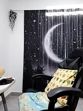 Snapshot of Hikaryfire chatting on 11, 10, 2025 Hikaryfire online show from 11, 10, 2025