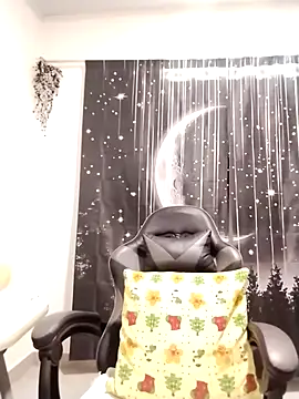 Snapshot of Hikaryfire chatting on 18, 10, 2025 Hikaryfire online show from 18, 10, 2025