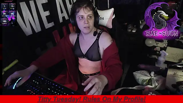 Snapshot of Rae-Suon chatting on 28, 11, 2025 Rae-Suon online show from 28, 11, 2025