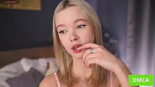 Snapshot of _AlinaBailey chatting on 11, 11, 2025 AlinaBailey online show from 11, 11, 2025