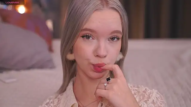 Snapshot of _AlinaBailey chatting on 21, 11, 2025 AlinaBailey online show from 21, 11, 2025