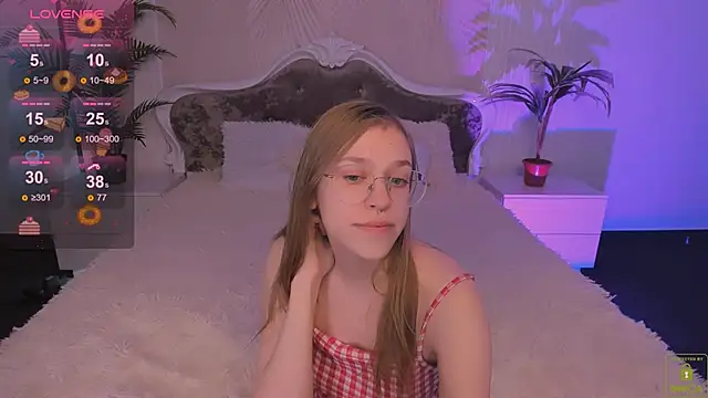 LayriantaVee online show from 9, 1, 2025