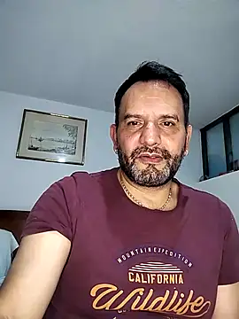 Snapshot of RogueTraveler chatting on 14, 2, 2025 RogueTraveler online show from 14, 2, 2025