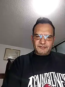 Snapshot of RogueTraveler chatting on 15, 10, 2025 RogueTraveler online show from 15, 10, 2025