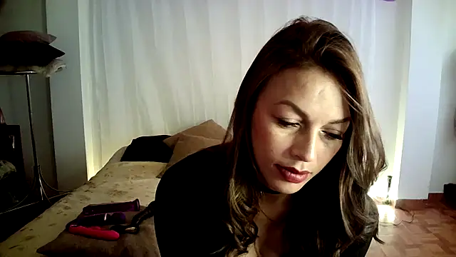 Hanna Charming online show from 7, 11, 2025