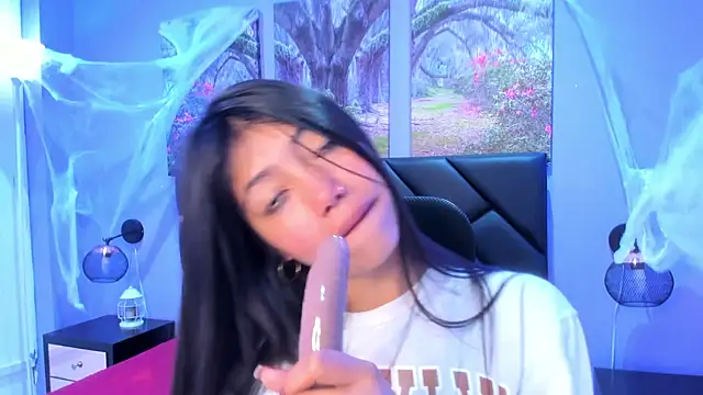 Snapshot of KimberlyVillaLobos chatting on 11, 11, 2025 KimberlyVillaLobos online show from 11, 11, 2025