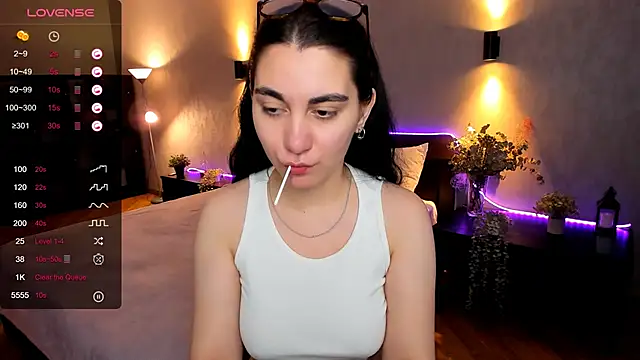 hannacheekss  online show from 3, 12, 2024