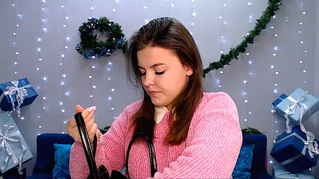 Snapshot of showmeparadise chatting on 12, 12, 2024 showmeparadise online show from 12, 12, 2024