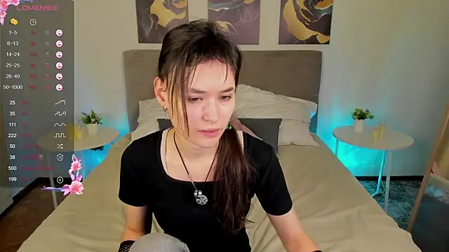 Emily Strikeee online show from 7, 11, 2025